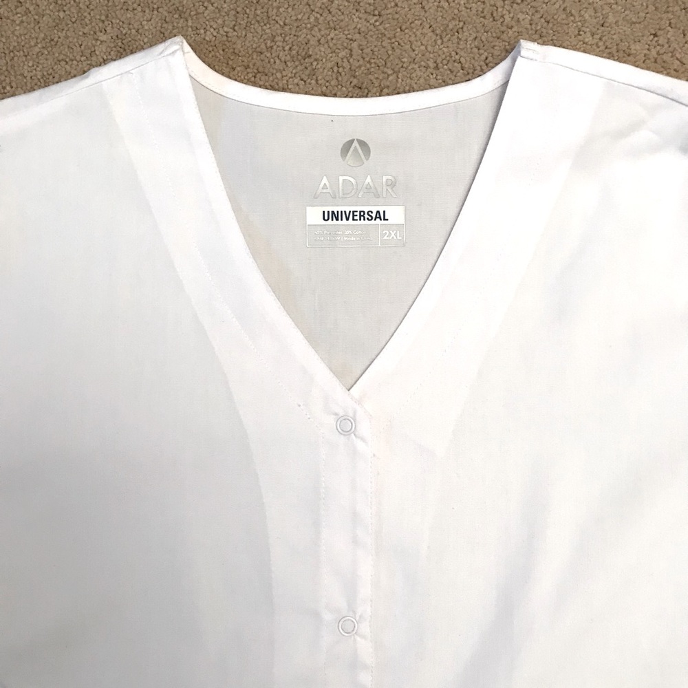 Adar Medical Scrubs Top NEW Plus Size 2XL White Short Sleeve Snap Button V Neck - Picture 2 of 7